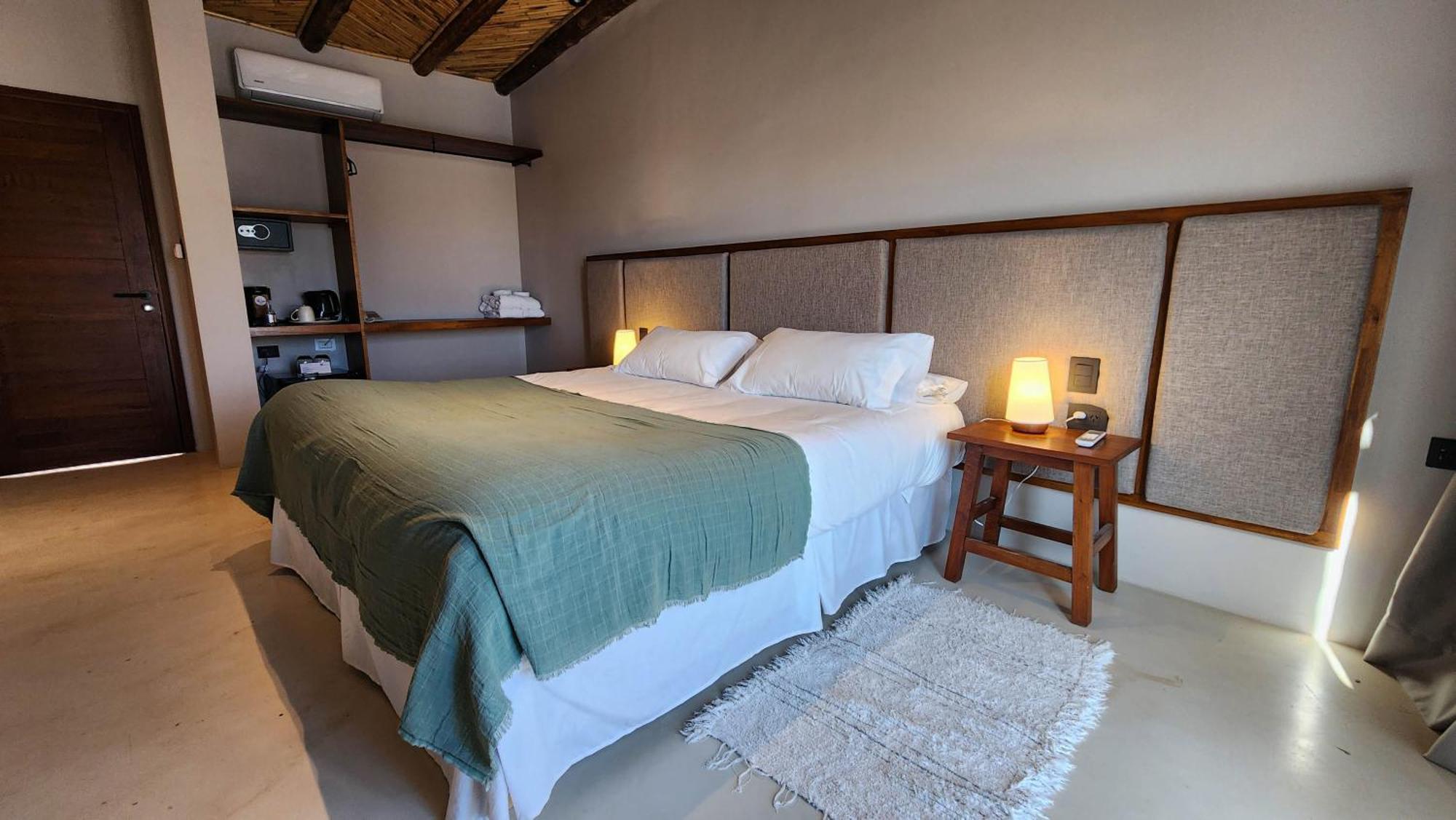 Deluxe Room,1574713562:JPEG
